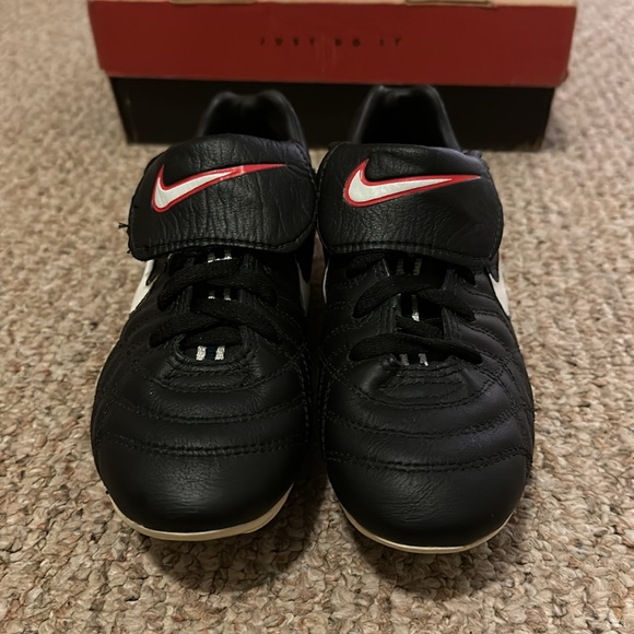 Vintage Nike Woman’s Tiempo Star Soccer Cleats - Picture 4 of 9